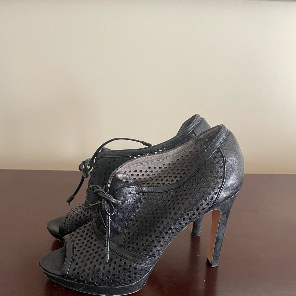 Vince Camuto heels size 10B